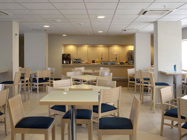 Imagen del bar/restaurante del Hotel City Express By Marriott Ciudad Obreg&oacute;n. Foto 3