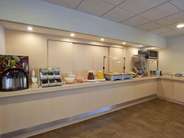 Imagen del bar/restaurante del Hotel City Express By Marriott Ciudad Obreg&oacute;n. Foto 5