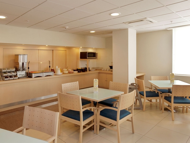 Imagen del bar/restaurante del Hotel City Express By Marriott Culiacán. Foto 3