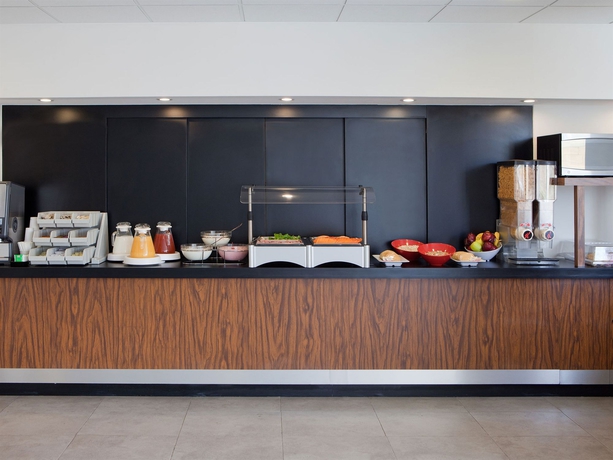 Imagen del bar/restaurante del Hotel City Express By Marriott Durango. Foto 3