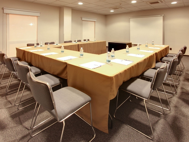 Imagen de los interiores del Hotel City Express By Marriott Durango. Foto 15