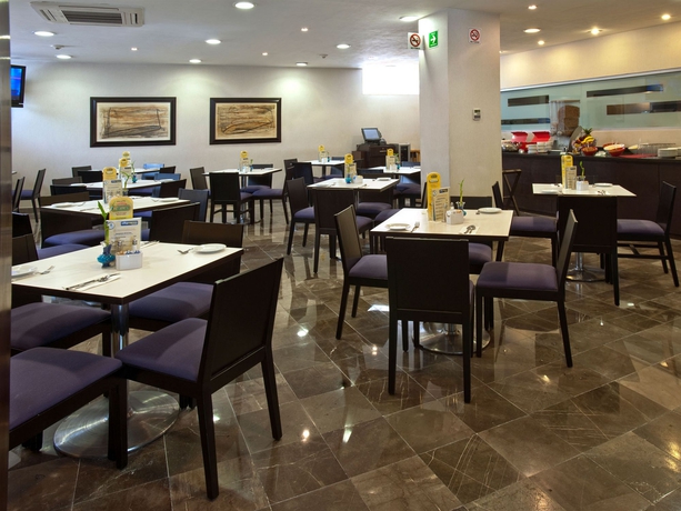 Imagen del bar/restaurante del Hotel City Express By Marriott Ebc Reforma. Foto 3