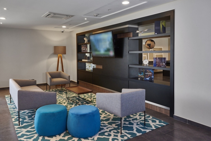 Imagen de los interiores del Hotel City Express By Marriott Guadalajara Aeropuerto. Foto 14