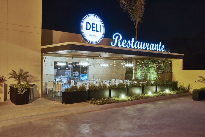 Imagen del bar/restaurante del Hotel City Express By Marriott Guadalajara Aeropuerto. Foto 4