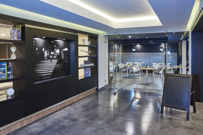 Imagen del bar/restaurante del Hotel City Express By Marriott Guadalajara Aeropuerto. Foto 5