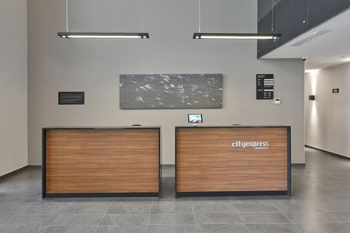 Imagen de los interiores del Hotel City Express By Marriott Guaymas. Foto 9