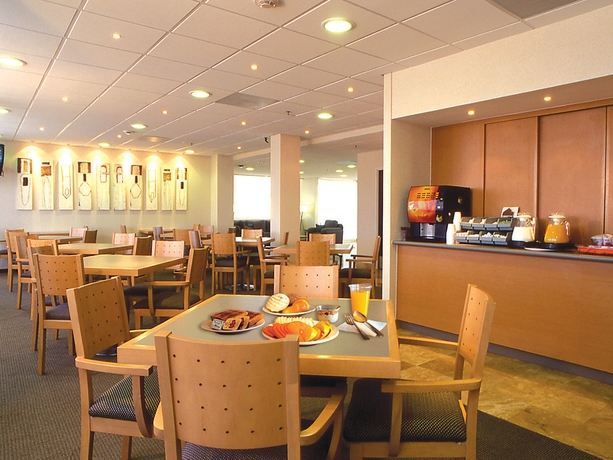 Imagen del bar/restaurante del Hotel City Express By Marriott Irapuato. Foto 3