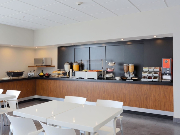 Imagen del bar/restaurante del Hotel City Express By Marriott Irapuato Norte. Foto 5