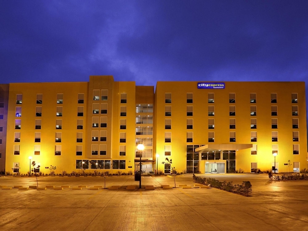Imagen de los exteriores del Hotel City Express By Marriott Irapuato Norte. Foto 14