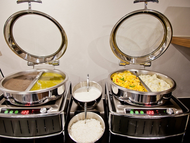 Imagen del bar/restaurante del Hotel City Express By Marriott Lazaro Cardenas. Foto 6