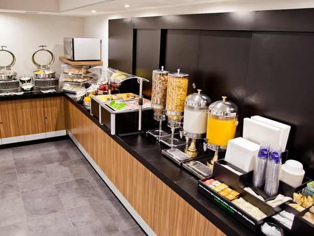 Imagen del bar/restaurante del Hotel City Express By Marriott Lazaro Cardenas. Foto 7