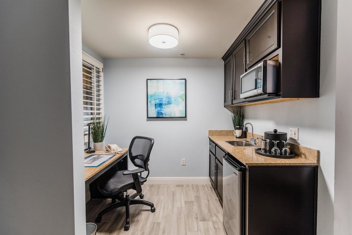 Imagen de la habitación del Hotel City Express By Marriott Manhattan Beach. Foto 4