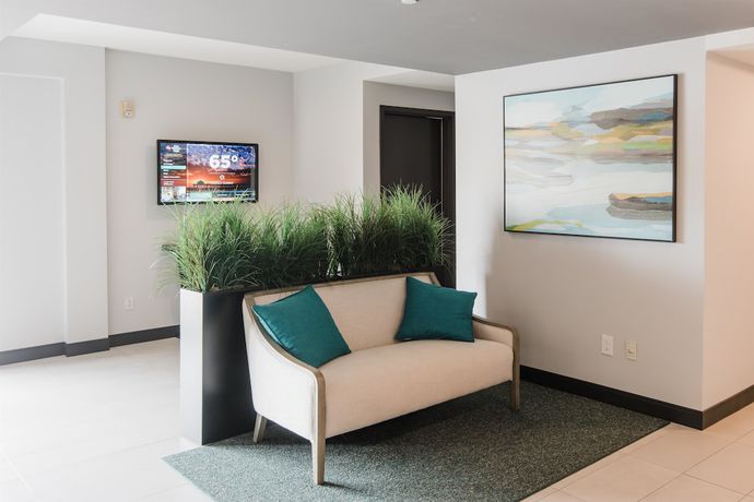 Imagen de los interiores del Hotel City Express By Marriott Manhattan Beach. Foto 16