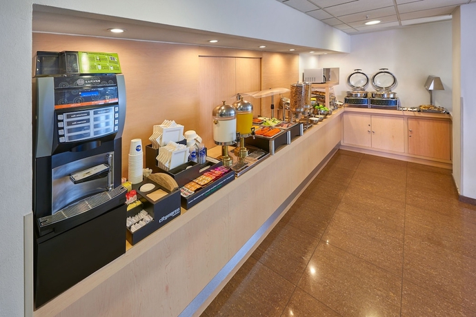 Imagen del bar/restaurante del Hotel City Express By Marriott Manzanillo. Foto 2