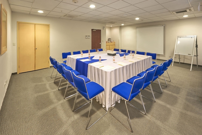 Imagen de los interiores del Hotel City Express By Marriott Manzanillo. Foto 14