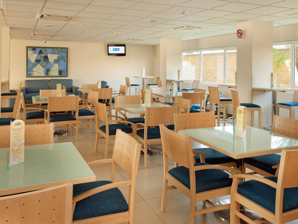 Imagen del bar/restaurante del Hotel City Express By Marriott Minatitlan. Foto 4