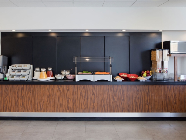 Imagen del bar/restaurante del Hotel City Express By Marriott Monterrey Norte. Foto 4