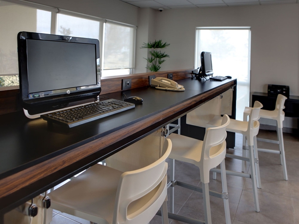 Imagen de los interiores del Hotel City Express By Marriott Monterrey Norte. Foto 15