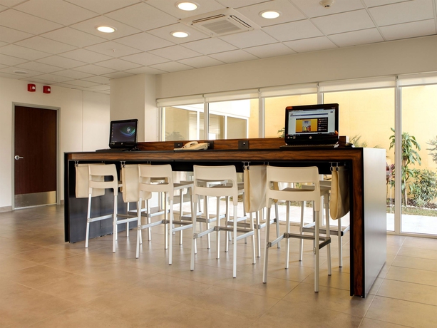 Imagen de los interiores del Hotel City Express By Marriott Monterrey Norte. Foto 16