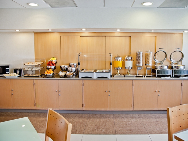 Imagen del bar/restaurante del Hotel City Express By Marriott Monterrey Santa Catarina. Foto 3