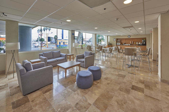 Imagen de los interiores del Hotel City Express By Marriott Nuevo Laredo. Foto 11