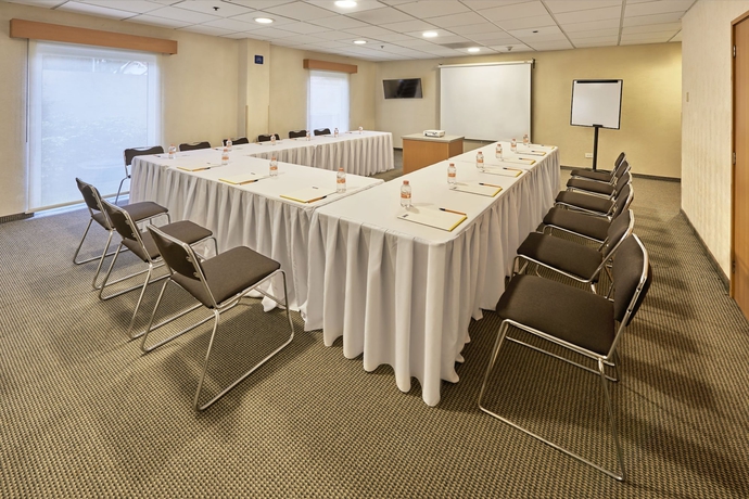 Imagen de los interiores del Hotel City Express By Marriott Nuevo Laredo. Foto 14