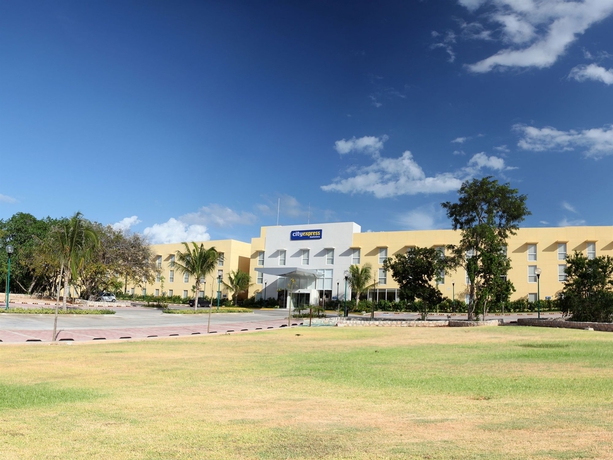 Imagen general del Hotel City Express By Marriott Playa Del Carmen. Foto 2