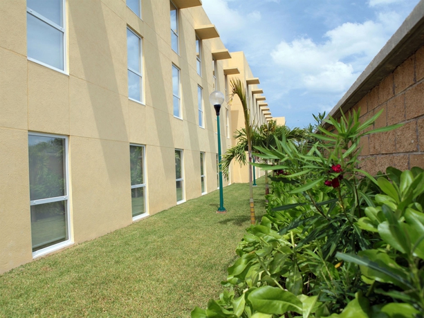 Imagen de los exteriores del Hotel City Express By Marriott Playa Del Carmen. Foto 14