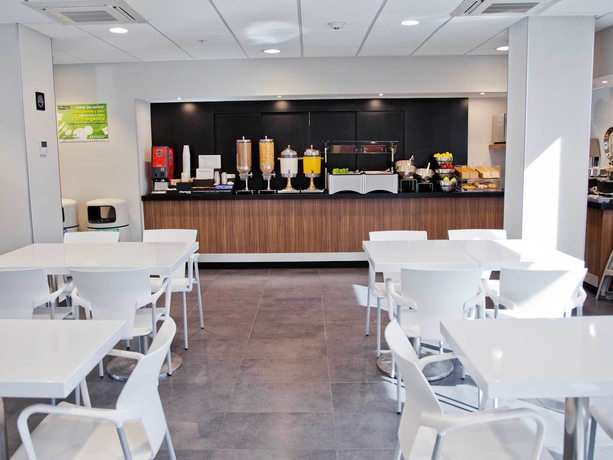 Imagen del bar/restaurante del Hotel City Express By Marriott Queretaro. Foto 3