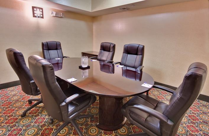 Imagen de los interiores del Hotel City Express By Marriott Rancho Cucamonga. Foto 9
