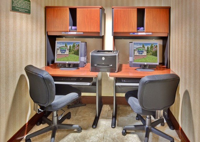 Imagen de los interiores del Hotel City Express By Marriott Rancho Cucamonga. Foto 10