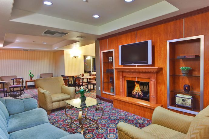 Imagen de los interiores del Hotel City Express By Marriott Rancho Cucamonga. Foto 11