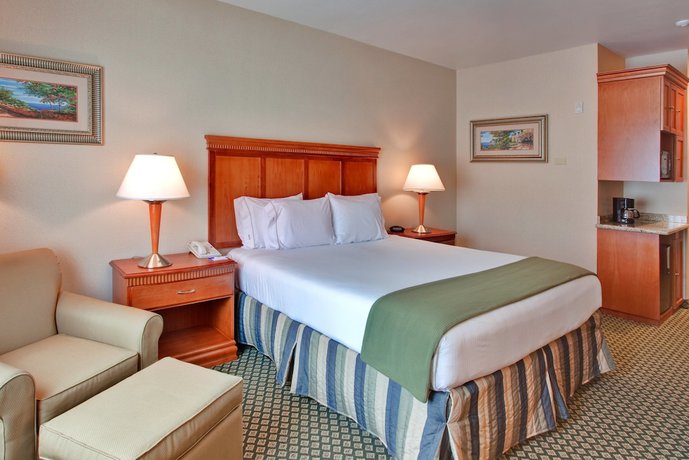Imagen de la habitación del Hotel City Express By Marriott Rancho Cucamonga. Foto 5