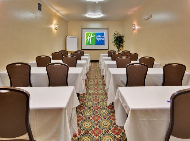 Imagen de los interiores del Hotel City Express By Marriott Rancho Cucamonga. Foto 12