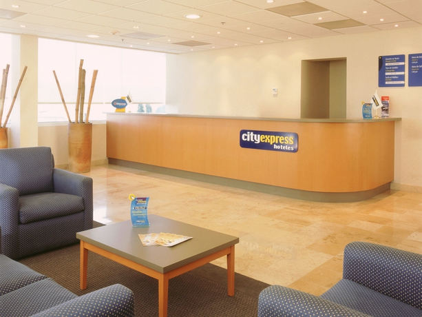 Imagen de los interiores del Hotel City Express By Marriott Reynosa. Foto 12