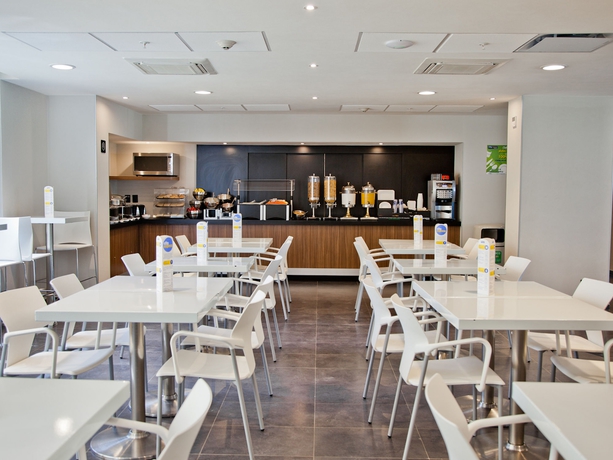 Imagen del bar/restaurante del Hotel City Express By Marriott Salamanca. Foto 6