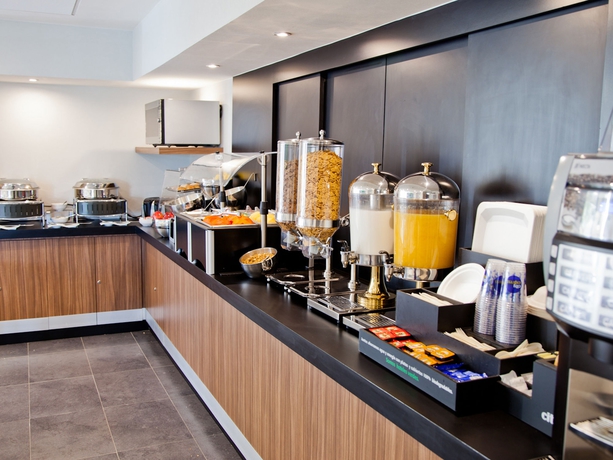 Imagen del bar/restaurante del Hotel City Express By Marriott Salamanca. Foto 7