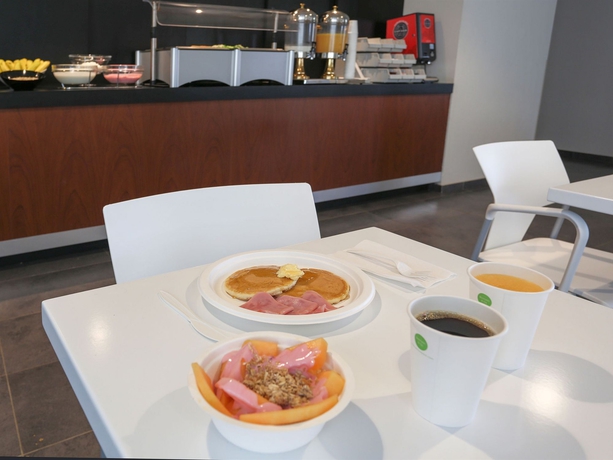 Imagen del bar/restaurante del Hotel City Express By Marriott Salina Cruz. Foto 5