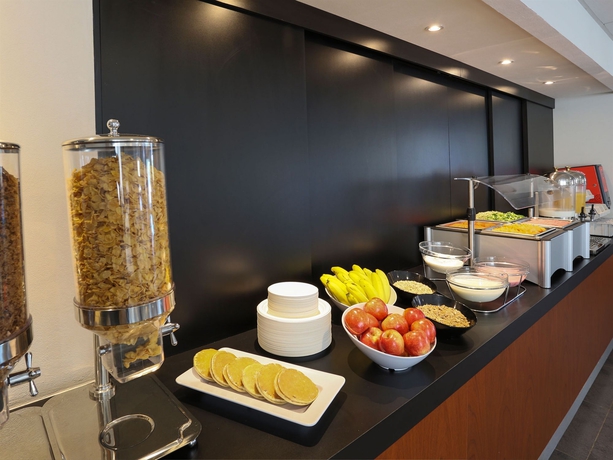 Imagen del bar/restaurante del Hotel City Express By Marriott Salina Cruz. Foto 6