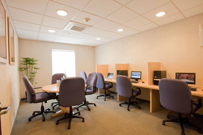 Imagen de los interiores del Hotel City Express By Marriott Tula. Foto 10