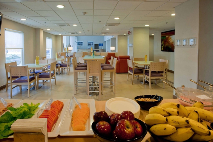 Imagen del bar/restaurante del Hotel City Express By Marriott Tula. Foto 2