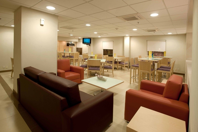 Imagen de los interiores del Hotel City Express By Marriott Tula. Foto 13