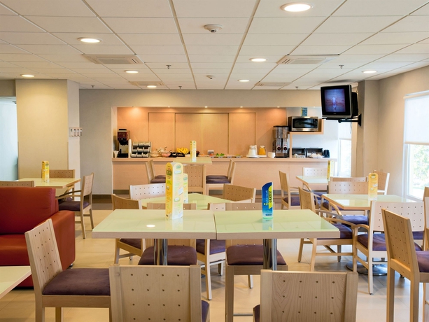 Imagen del bar/restaurante del Hotel City Express By Marriott Tula. Foto 3