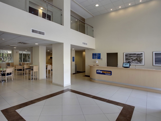 Imagen de los interiores del Hotel City Express By Marriott Xalapa. Foto 10