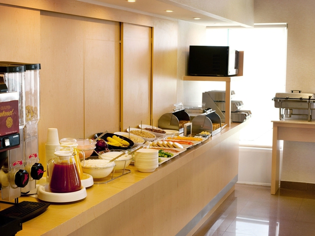 Imagen del bar/restaurante del Hotel City Express By Marriott Zacatecas. Foto 5