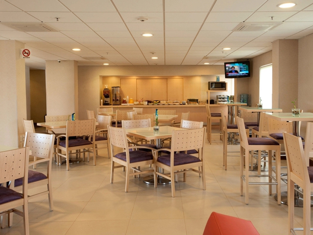 Imagen del bar/restaurante del Hotel City Express By Marriott Zacatecas. Foto 6