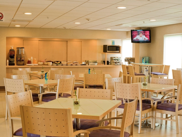 Imagen del bar/restaurante del Hotel City Express By Marriott Zacatecas. Foto 7