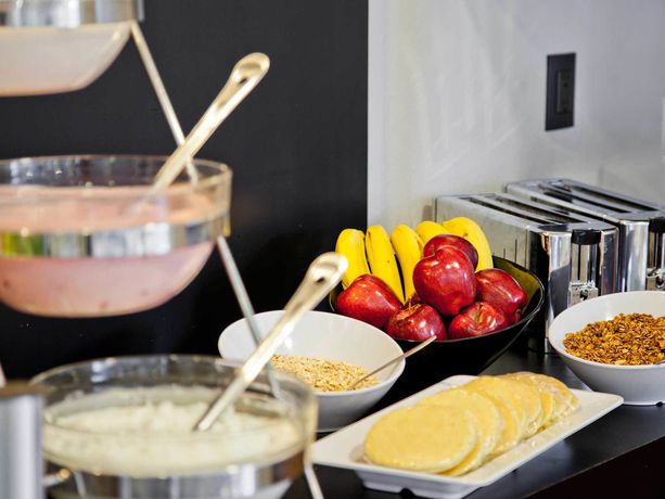 Imagen del bar/restaurante del Hotel City Express Cdmx Plaza Central. Foto 2