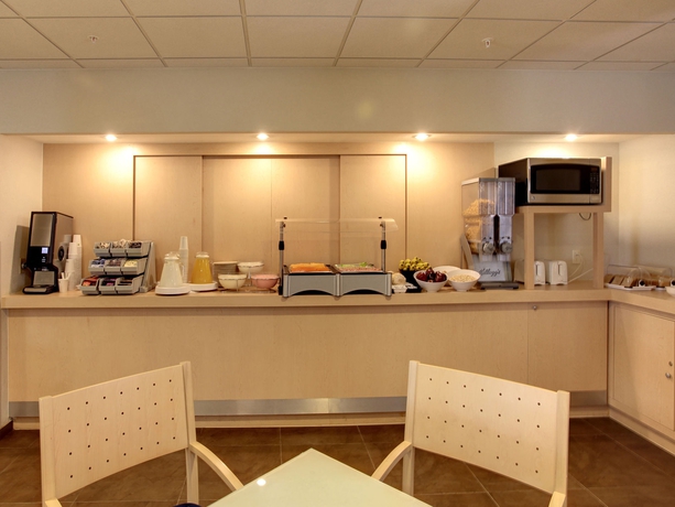 Imagen del bar/restaurante del Hotel City Express Chihuahua. Foto 2