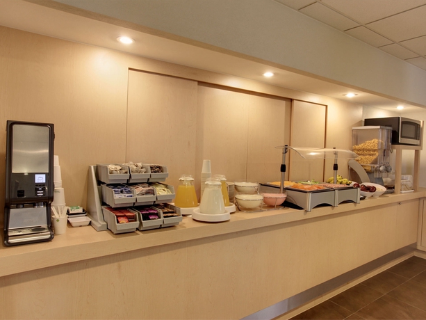 Imagen del bar/restaurante del Hotel City Express Chihuahua. Foto 3